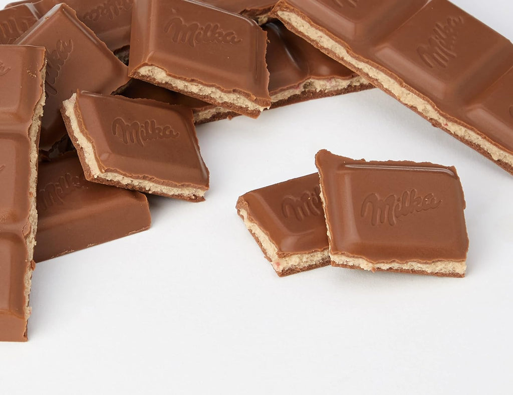 Milka Strawberry 100% Apline Milk Chocolate Bar 10 Pcs {(Box}) "Taste The Sweetness In Every Bite"